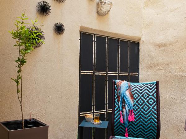 Allegory Boutique Hotel : photo 6 de la chambre suite vip avec bain à remous sur la terrasse - andromède