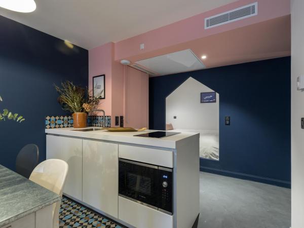 L'Abeille - Boutique Apartments : photo 4 de la chambre appartement 2 chambres avec alcôve (2 adultes et 2 enfants)