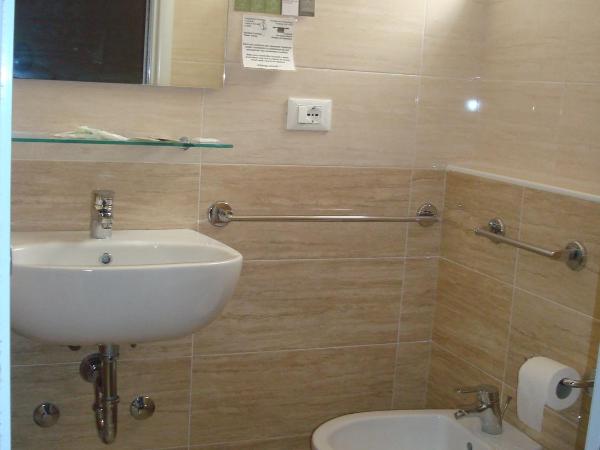 Hotel Amalfi : photo 6 de la chambre chambre double ou lits jumeaux