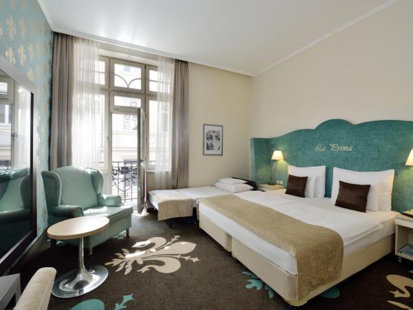 La Prima Fashion Hotel Budapest : photo 1 de la chambre chambre double deluxe avec lit d’appoint