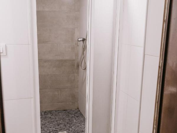 Pensión 45 : photo 3 de la chambre chambre triple