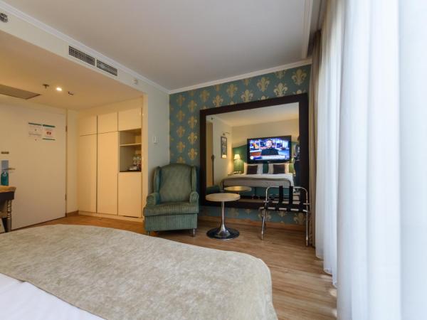 La Prima Fashion Hotel Budapest : photo 3 de la chambre chambre double deluxe avec lit d’appoint