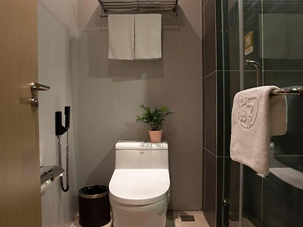 SHANGHAI-DECO Hotel-Free shuttle bus from Pudong Airport and Disneyland : photo 7 de la chambre chambre lits jumeaux standard