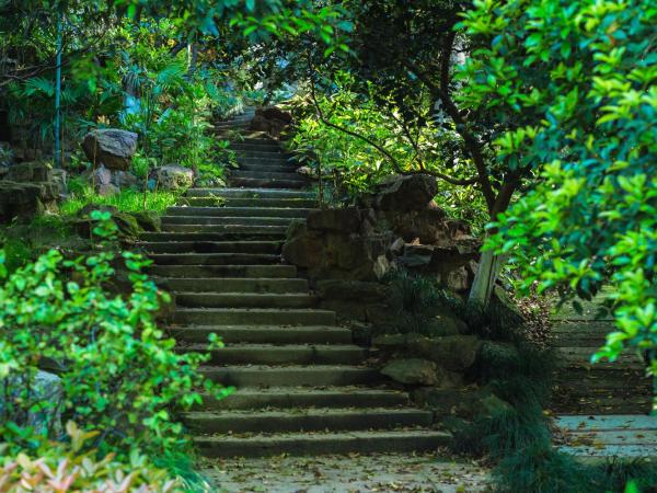 Shangri-La Hangzhou : photo 5 de la chambre chambre lit king-size - vue sur colline