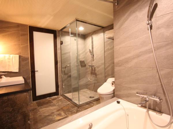 Quintessa Hotel Sapporo : photo 4 de la chambre grande chambre lits jumeaux avec 2 lits d'appoint - non-fumeurs