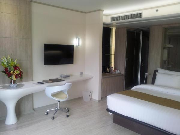 Pattaya Discovery Beach Hotel - SHA Extra Plus : photo 4 de la chambre chambre double de luxe - tour chic