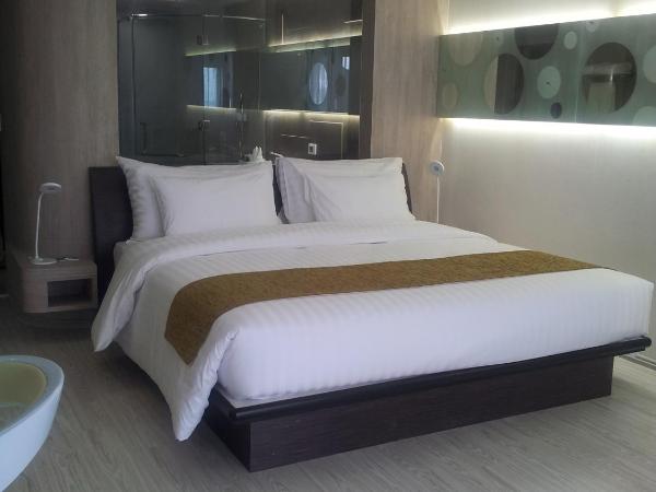Pattaya Discovery Beach Hotel - SHA Extra Plus : photo 6 de la chambre chambre double de luxe - tour chic