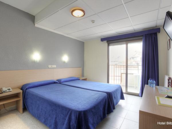 Hotel Bilbaino : photo 4 de la chambre chambre double ou lits jumeaux - vue partielle sur mer