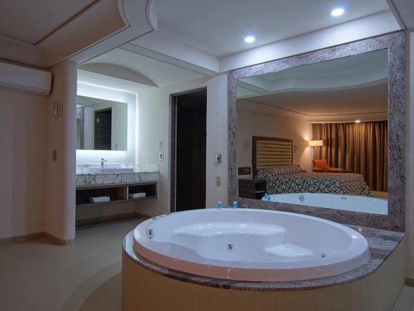 Econo Express Hotel : photo 4 de la chambre suite deluxe avec baignoire spa