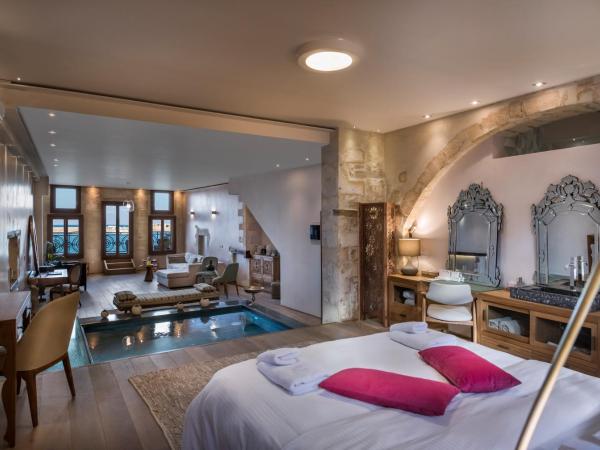 Residenza Vranas Boutique Hotel : photo 4 de la chambre suite supérieure avec bassin profond chauffé - vue sur mer