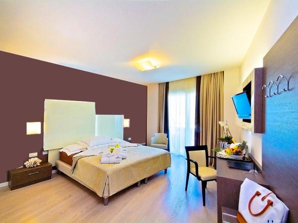 Majestic Beach Hotel & Wellness : photo 2 de la chambre chambre triple supérieure avec vue latérale sur la mer