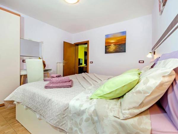 Apartments and Rooms Villa Dea ADULTS ONLY : photo 3 de la chambre appartement 1 chambre confort avec terrasse - vue sur jardin