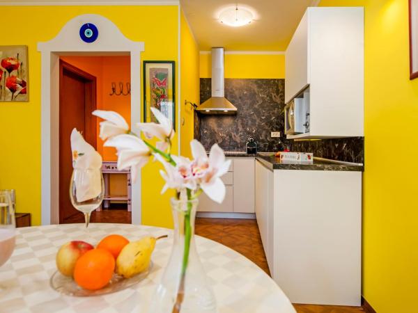 Apartments and Rooms Villa Dea ADULTS ONLY : photo 2 de la chambre appartement supérieur 1 chambre avec terrasse - vue sur jardin