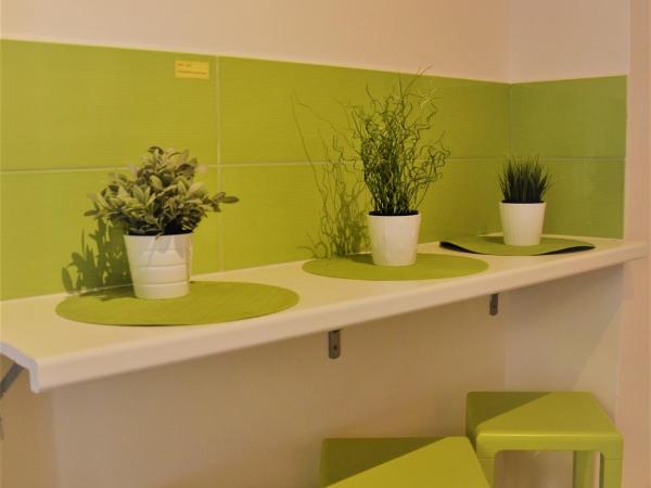 Travel&Joy backpackers : photo 9 de la chambre chambre lits jumeaux supérieure avec salle de bains commune