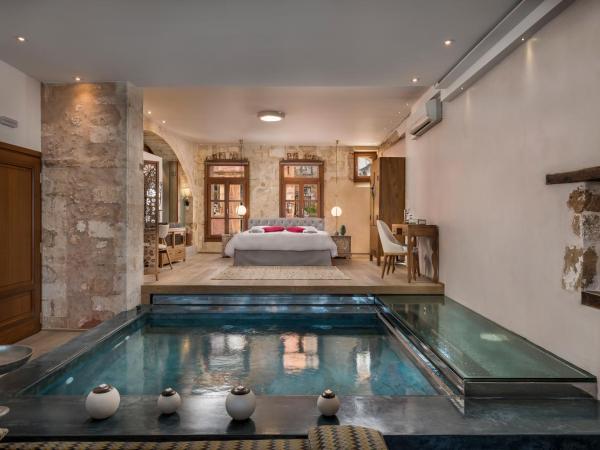 Residenza Vranas Boutique Hotel : photo 2 de la chambre suite supérieure avec bassin profond chauffé - vue sur mer