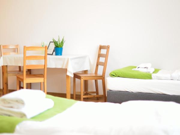 WenderEDU Business Center : photo 4 de la chambre chambre familiale avec vue sur rivière