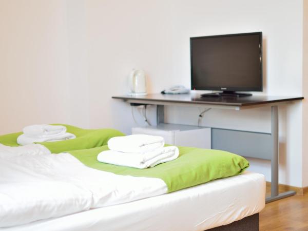 WenderEDU Business Center : photo 3 de la chambre chambre familiale avec vue sur rivière