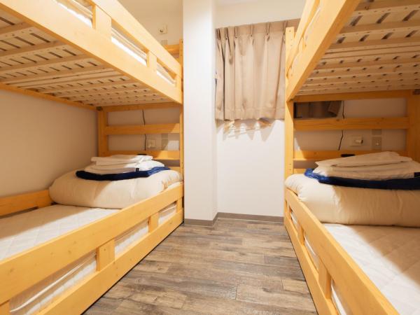 Trip & Sleep Hostel : photo 2 de la chambre chambre quadruple avec salle de bains commune