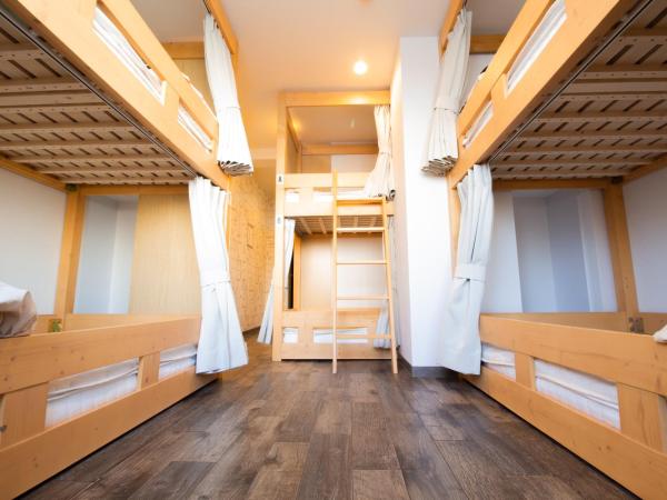 Trip & Sleep Hostel : photo 3 de la chambre chambre familiale avec salle de bains commune