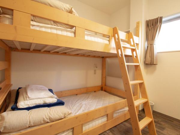 Trip & Sleep Hostel : photo 4 de la chambre chambre lits jumeaux avec salle de bains commune