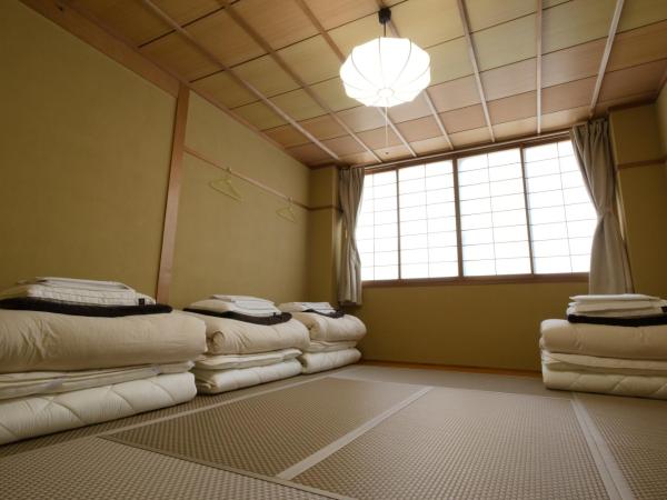 Trip & Sleep Hostel : photo 5 de la chambre chambre quadruple de style japonais avec salle de bains commune