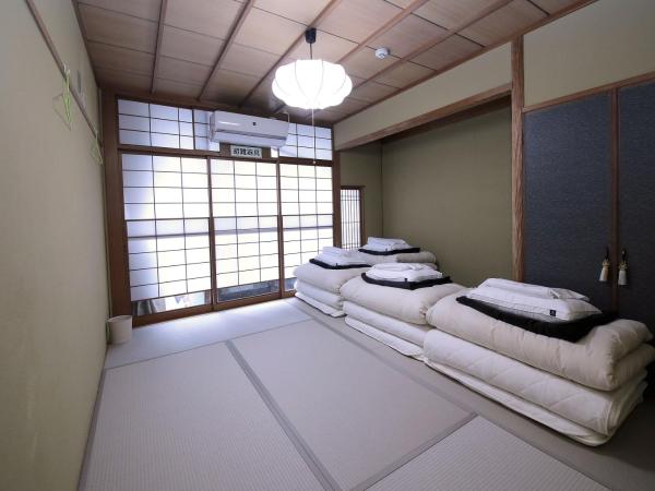 Trip & Sleep Hostel : photo 6 de la chambre chambre triple avec salle de bains commune