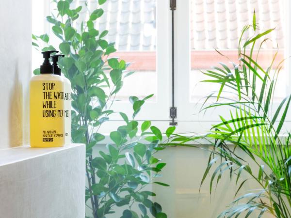 Violet Suites : photo 10 de la chambre chambre deluxe double ou lits jumeaux