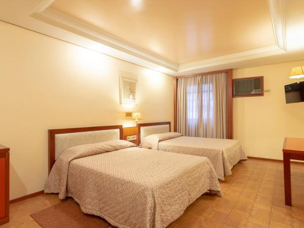 Real Castilha Hotel : photo 2 de la chambre chambre de luxe avec 2 lits doubles
