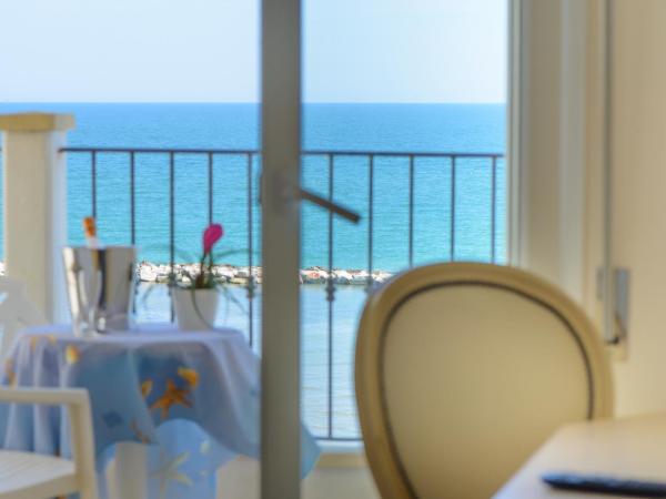 Hotel Zeus : photo 2 de la chambre chambre double - face à la mer