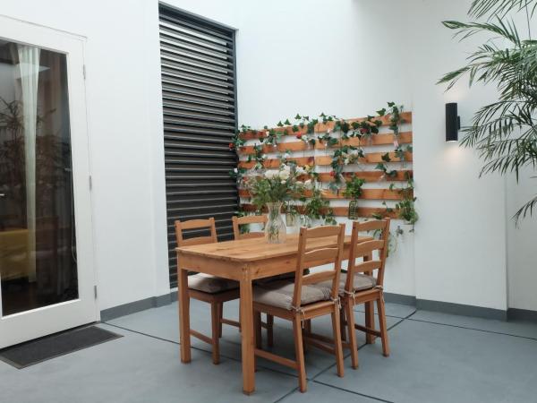 White Tree Residence : photo 6 de la chambre terrace garden suite