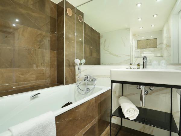 Hotel Suisse : photo 6 de la chambre chambre de charme - vue sur cathédrale