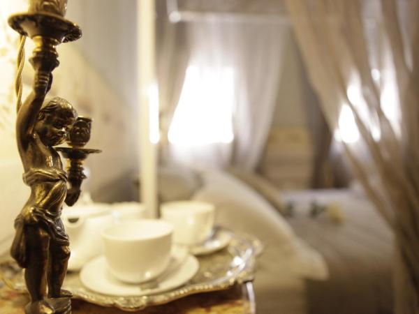 Residenza D'Epoca -Santa Caterina : photo 6 de la chambre chambre double avec lit à baldaquin