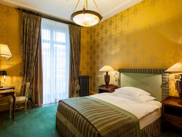 Grand Hotel LES TROIS ROIS : photo 1 de la chambre chambre lit queen-size city