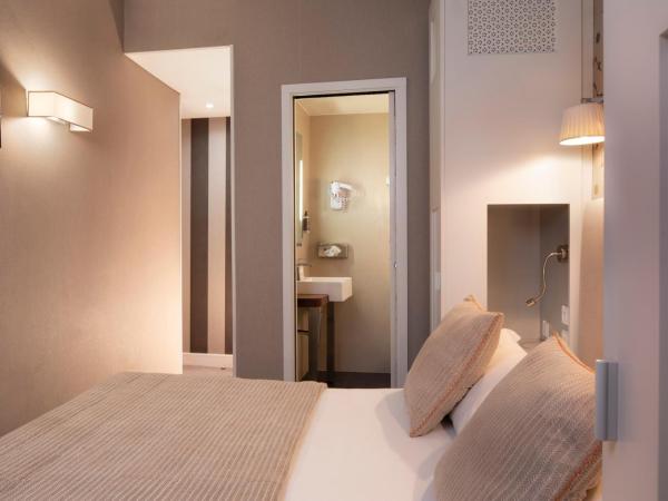 Hôtel Plaza Étoile : photo 4 de la chambre chambre double ou lits jumeaux supérieure