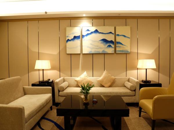 Wyndham Chongqing Yuelai : photo 3 de la chambre suite lit king-size