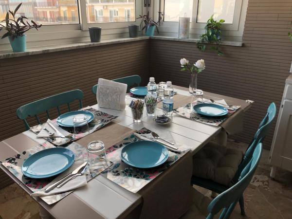 B&B La Terrazza Near The Beach : photo 4 de la chambre suite familiale avec balcon