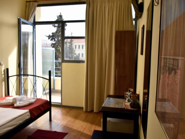RentRooms Thessaloniki : photo 2 de la chambre chambre simple avec balcon