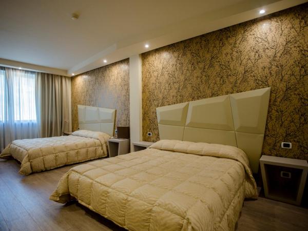 Hostellerie Du Cheval Blanc : photo 2 de la chambre chambre quadruple