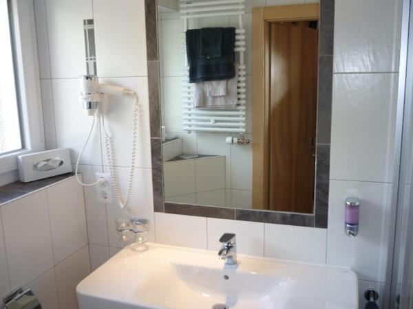 Hotel Europa Guest House : photo 5 de la chambre chambre double avec balcon