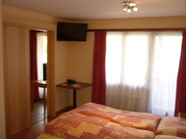 Hotel Europa Guest House : photo 1 de la chambre chambre familiale