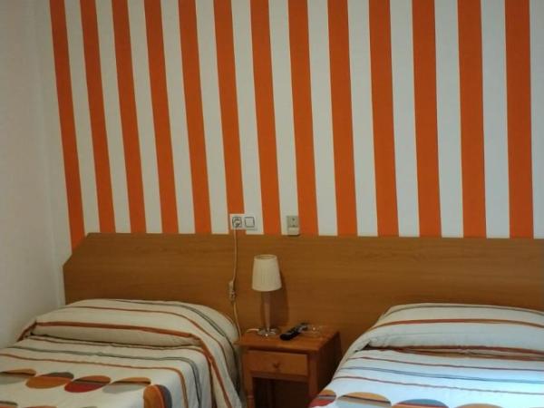 Pension Dominguez : photo 3 de la chambre chambre lits jumeaux