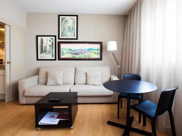 Aparthotel Atenea Barcelona : photo 3 de la chambre chambre double ou lits jumeaux premium