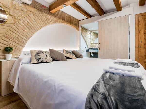 Hostal 977 : photo 9 de la chambre chambre lits jumeaux avec salle de bains