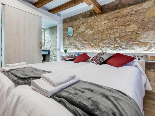 Hostal 977 : photo 10 de la chambre chambre lits jumeaux avec salle de bains privative