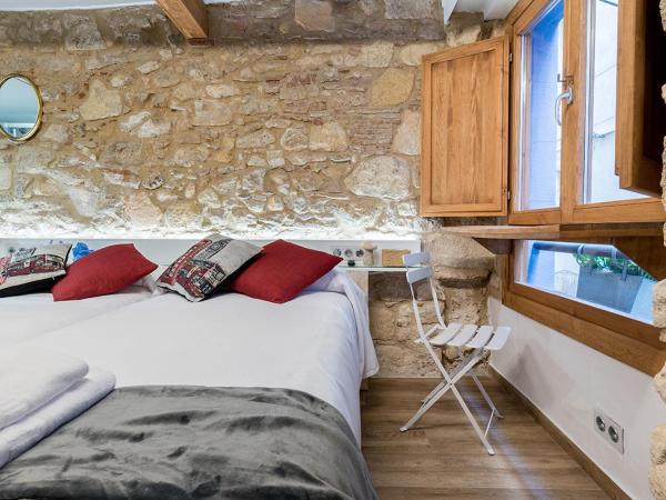 Hostal 977 : photo 9 de la chambre chambre lits jumeaux avec salle de bains privative