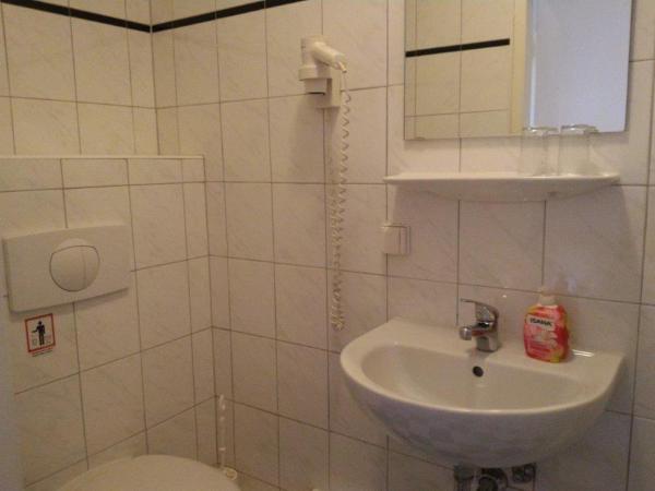 Hotel-Pension Rheingold am Kurfürstendamm : photo 8 de la chambre chambre triple familiale