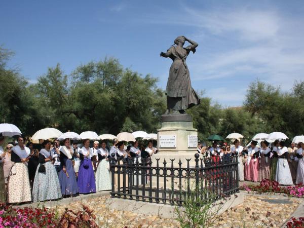 Chambre les flamants, vue sur les étangs, les oiseaux, les flamants, petit déjeuner compris : photo 9 de la chambre chambre double – vue sur lac