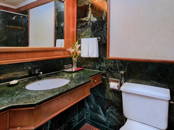 The Ummed Ahmedabad Airport : photo 4 de la chambre executive suite with pool view - 30% discount on laundry