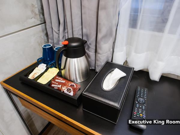 Ceria Hotel : photo 4 de la chambre chambre lit king-size exécutive