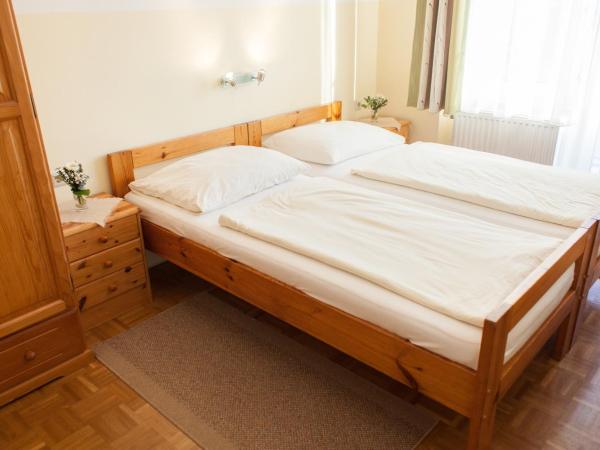 Frühstückspension Kölich : photo 6 de la chambre petite chambre double avec balcon et salle de bains commune